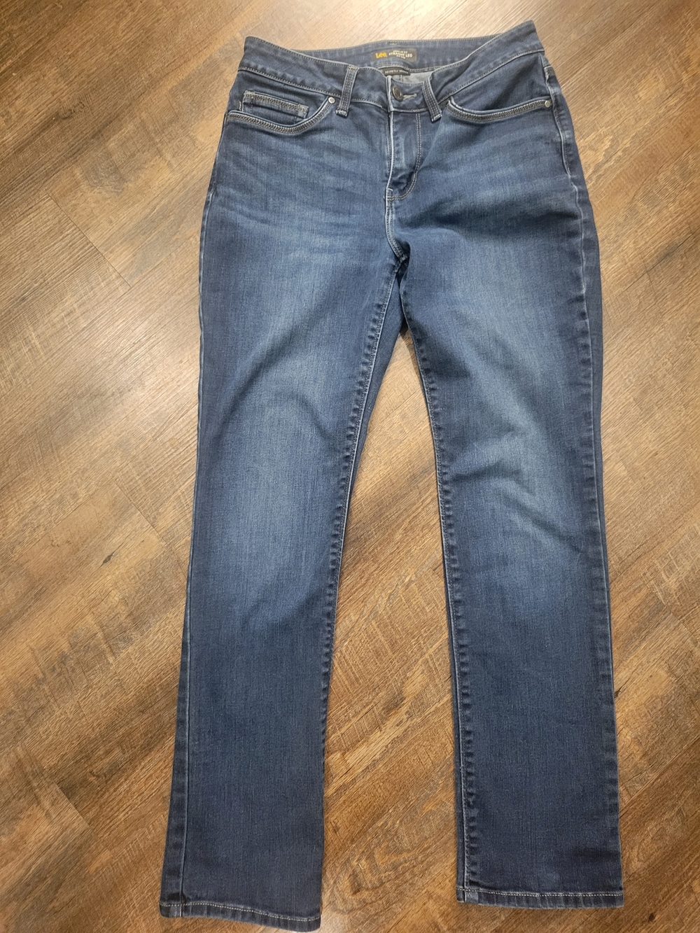 Lee Women’s Straight Leg Jeans – Size 8 Medium